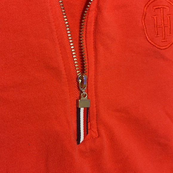 Two Tommy Hilfiger red shirts one stripped and one full color size M - Picture 8 of 8